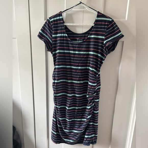 Maternity dresses size large - Picture 2 of 3